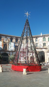 Las mejores zonas para conocer gente por internet de Malaga en Velez Malaga ⇵